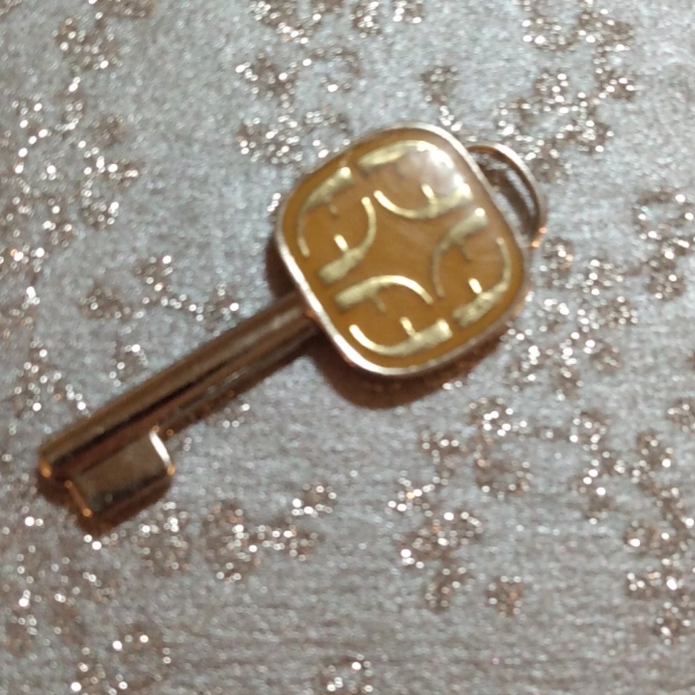 FOSSIL (RARE!) HANG TAG/KEY 🔑 FOB REPLACEMENT; METAL/ENAMEL CAMEL/GOLD CHARM